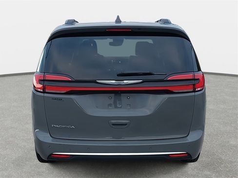 Used 2022 Chrysler Pacifica Touring-L image 6