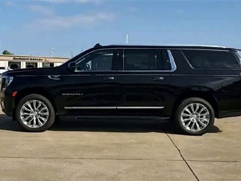 Certified 2024 GMC Yukon XL Denali w/ Max Trailering Package image 5
