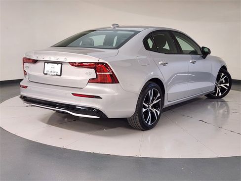 Used 2024 Volvo S60 B5 Core image 2