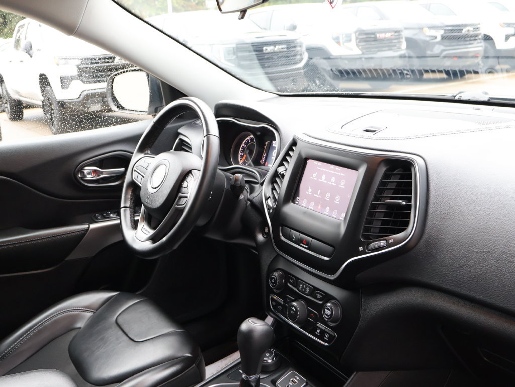 Used 2020 Jeep Cherokee Latitude Plus w/ Cold Weather Group AWD/4WD image 33