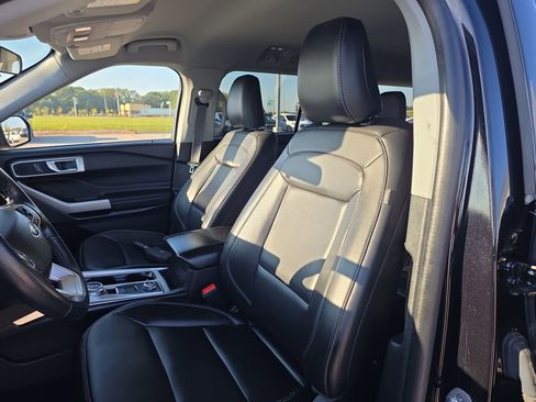 Used 2023 Ford Explorer XLT w/ Equipment Group 202A image 23