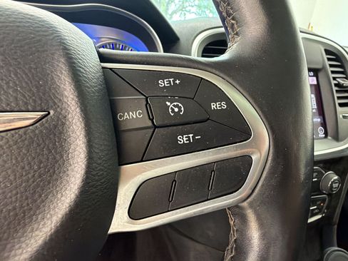 Used 2017 Chrysler 300 C RWD image 16