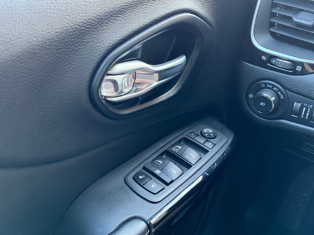 Certified 2023 Jeep Cherokee Altitude Lux AWD/4WD image 25