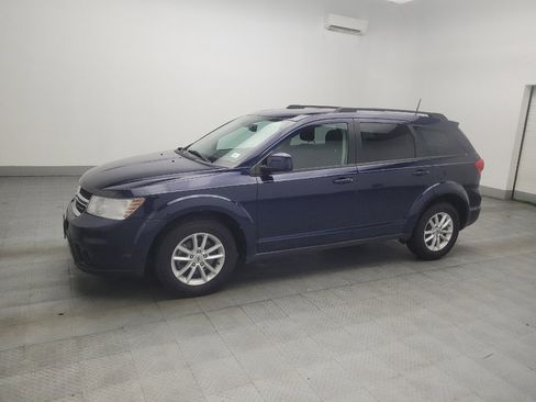 Used 2019 Dodge Journey SE FWD image 2