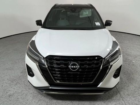 Used 2022 Nissan Kicks SR w/ Premium Package FWD image 8