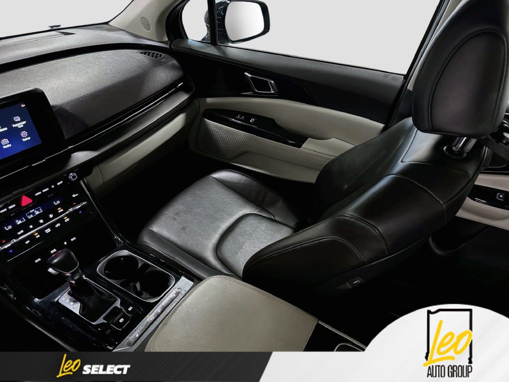 Used 2022 Kia Carnival EX FWD image 25