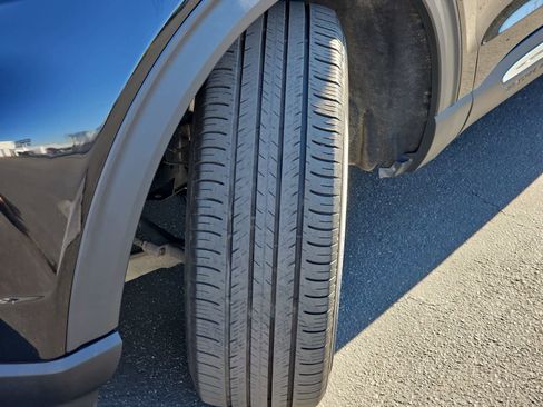 Used 2023 Ford Explorer XLT image 36