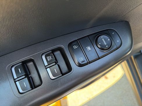 Used 2020 Kia Sportage LX image 12