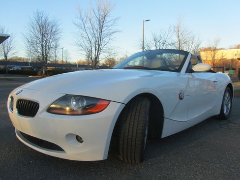 Used 2004 BMW Z4 2.5i image 5