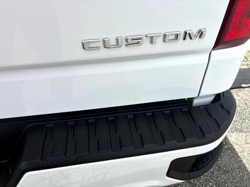 Used 2020 Chevrolet Silverado 1500 Custom w/ Custom Value Package image 11