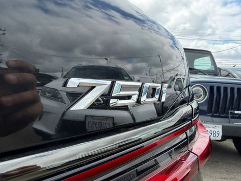 Used 2021 BMW 750i xDrive w/ Executive Package image 34