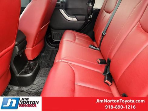 Used 2013 Jeep Wrangler Unlimited Rubicon AWD/4WD image 30
