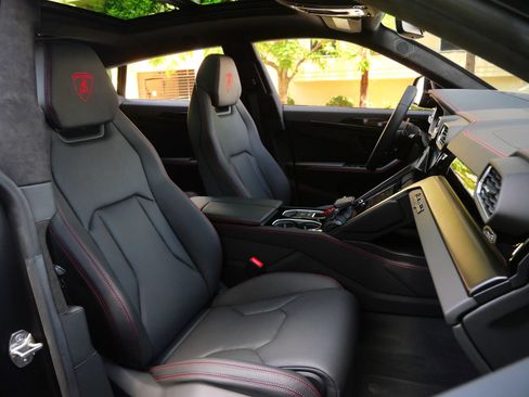 Used 2024 Lamborghini Urus S AWD/4WD image 8