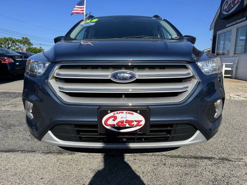 Used 2018 Ford Escape SE w/ SE Sync 3 Package FWD image 2