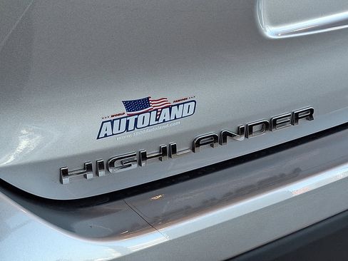 Used 2025 Toyota Highlander XLE AWD/4WD image 30