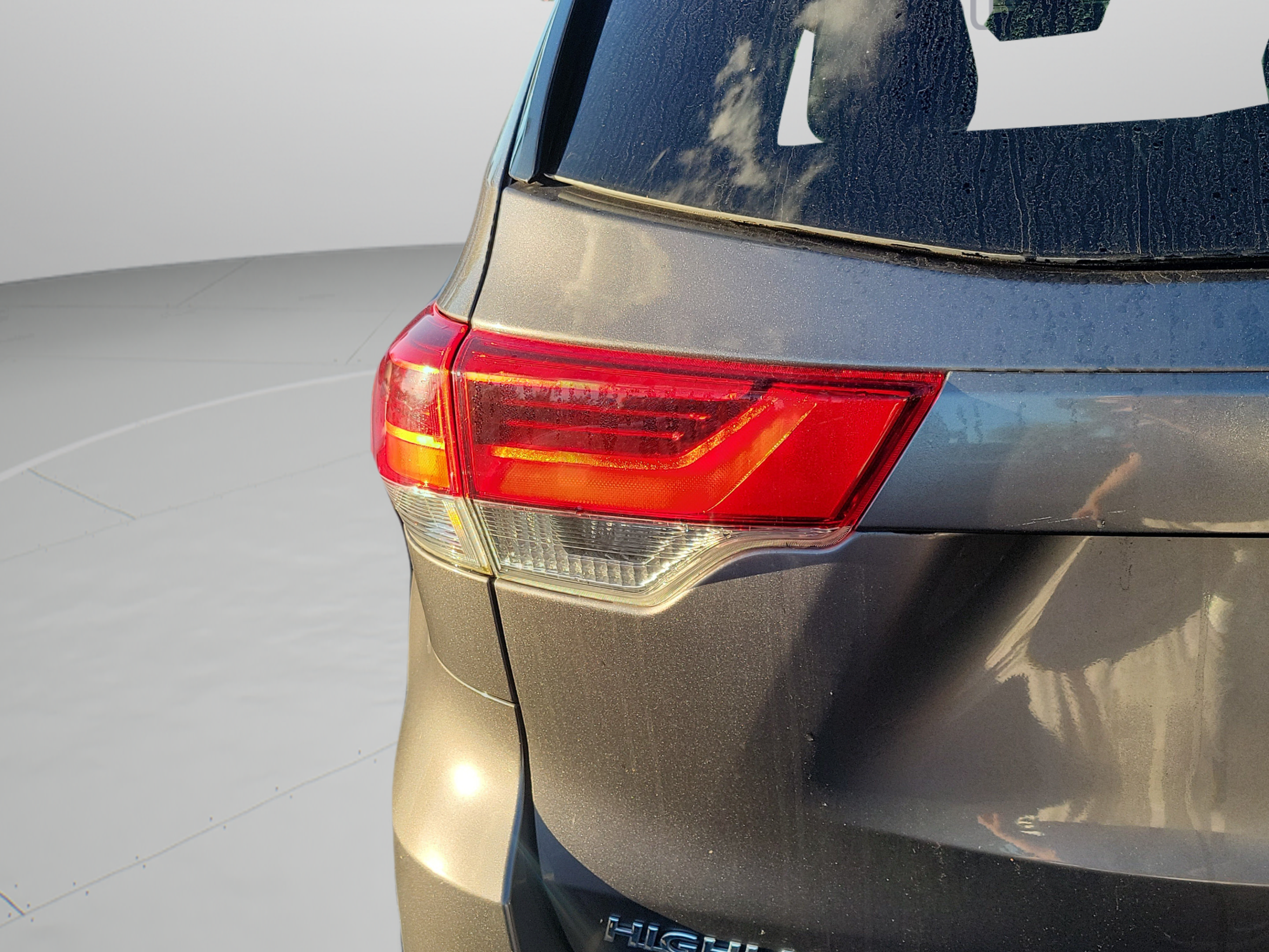 Used 2019 Toyota Highlander XLE FWD image 23