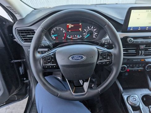Used 2022 Ford Escape SE w/ SE Sport Appearance Package image 10