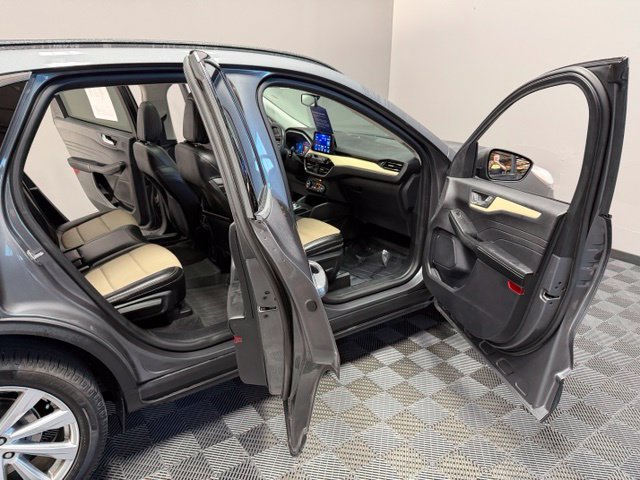 Used 2021 Ford Escape Titanium w/ Titanium Elite Package AWD/4WD image 22