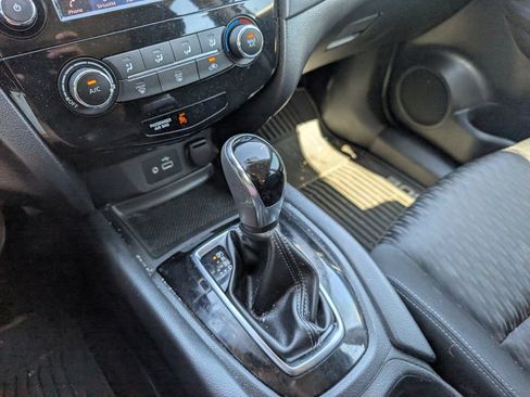 Used 2018 Nissan Rogue S AWD/4WD image 17