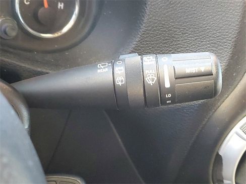 Used 2015 Jeep Wrangler Unlimited Rubicon w/ Connectivity Group image 11