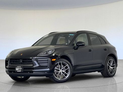 Certified 2025 Porsche Macan image 1