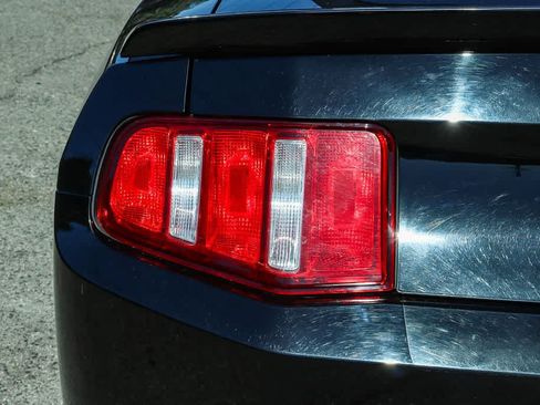 Used 2011 Ford Mustang GT Premium w/ Electronics Pkg RWD image 10