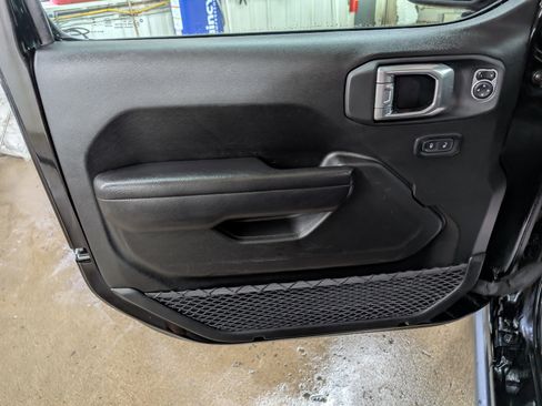 Used 2024 Jeep Wrangler Unlimited Rubicon image 10