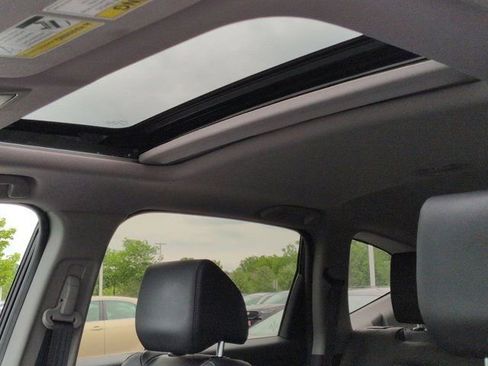 Used 2017 Honda CR-V EX-L image 10