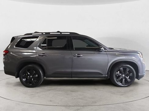 Used 2025 Honda Pilot Black Edition image 4