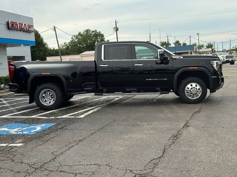 New 2026 GMC Sierra 3500 Denali w/ Denali Reserve Package AWD/4WD image 4