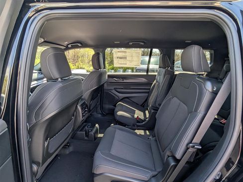 New 2025 Jeep Grand Cherokee L Laredo w/ Luxury Tech Group I image 10