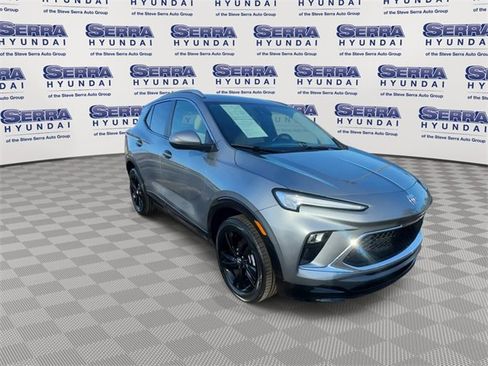 Used 2024 Buick Encore GX Sport Touring image 2