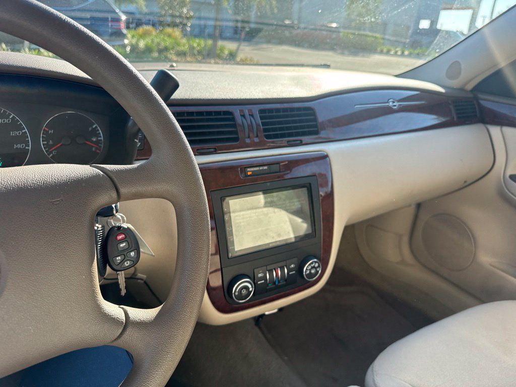 Used 2008 Chevrolet Impala LT FWD image 12