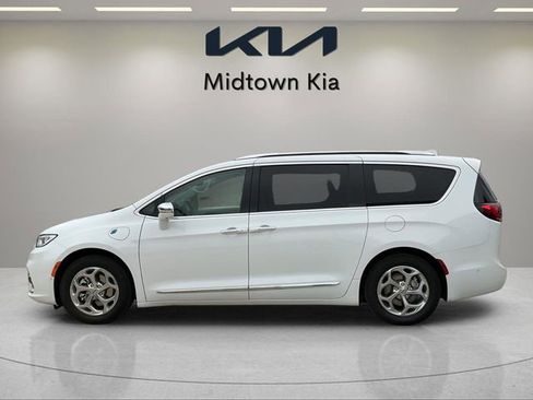 Used 2021 Chrysler Pacifica Limited w/ Uconnect Theater Family Group FWD image 6