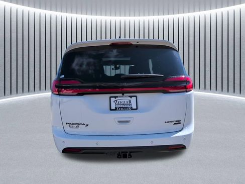 New 2026 Chrysler Pacifica Limited image 9