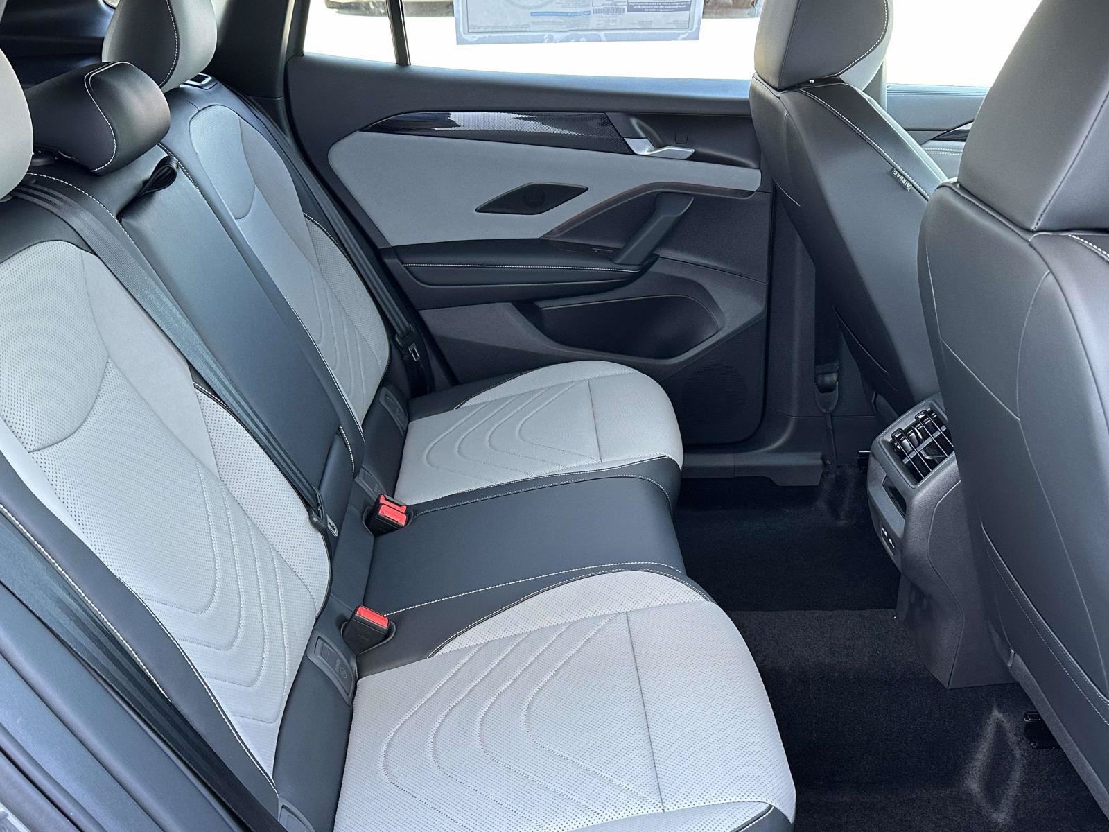 New 2026 Volkswagen Tiguan SE R-Line AWD/4WD image 15