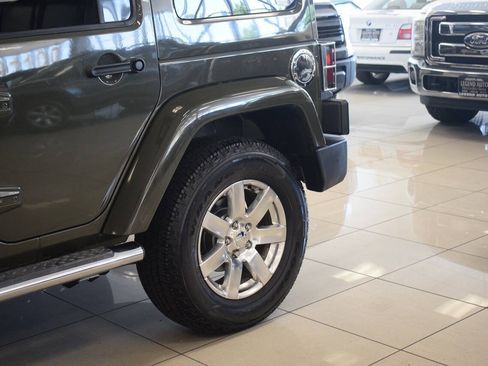Used 2015 Jeep Wrangler Unlimited Sahara w/ Dual Top Group AWD/4WD image 23