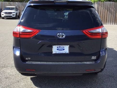 Used 2020 Toyota Sienna XLE image 6