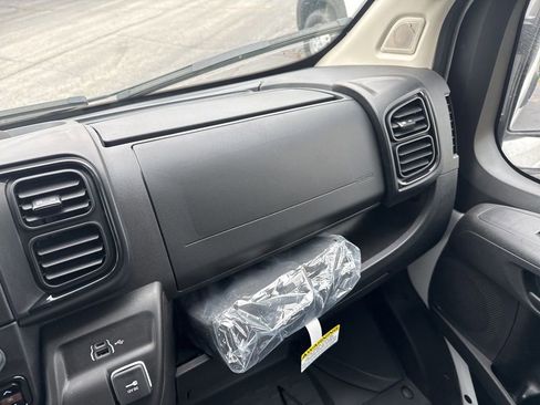 Used 2024 RAM ProMaster 2500 image 30