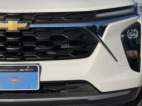 Used 2025 Chevrolet Trax LT image 11