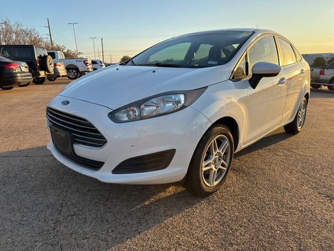 Used 2019 Ford Fiesta SE image 3