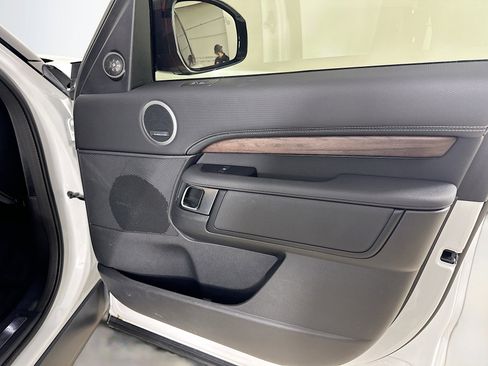 Used 2024 Land Rover Discovery Dynamic SE AWD/4WD image 43