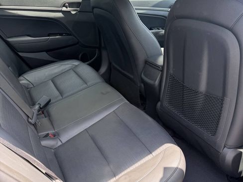 Used 2017 Hyundai Elantra Limited w/ Limited Tech Package 04 FWD image 6