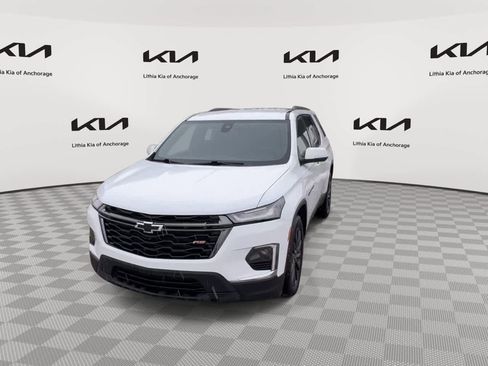 Used 2023 Chevrolet Traverse RS image 3
