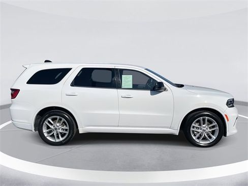 Used 2023 Dodge Durango GT image 4
