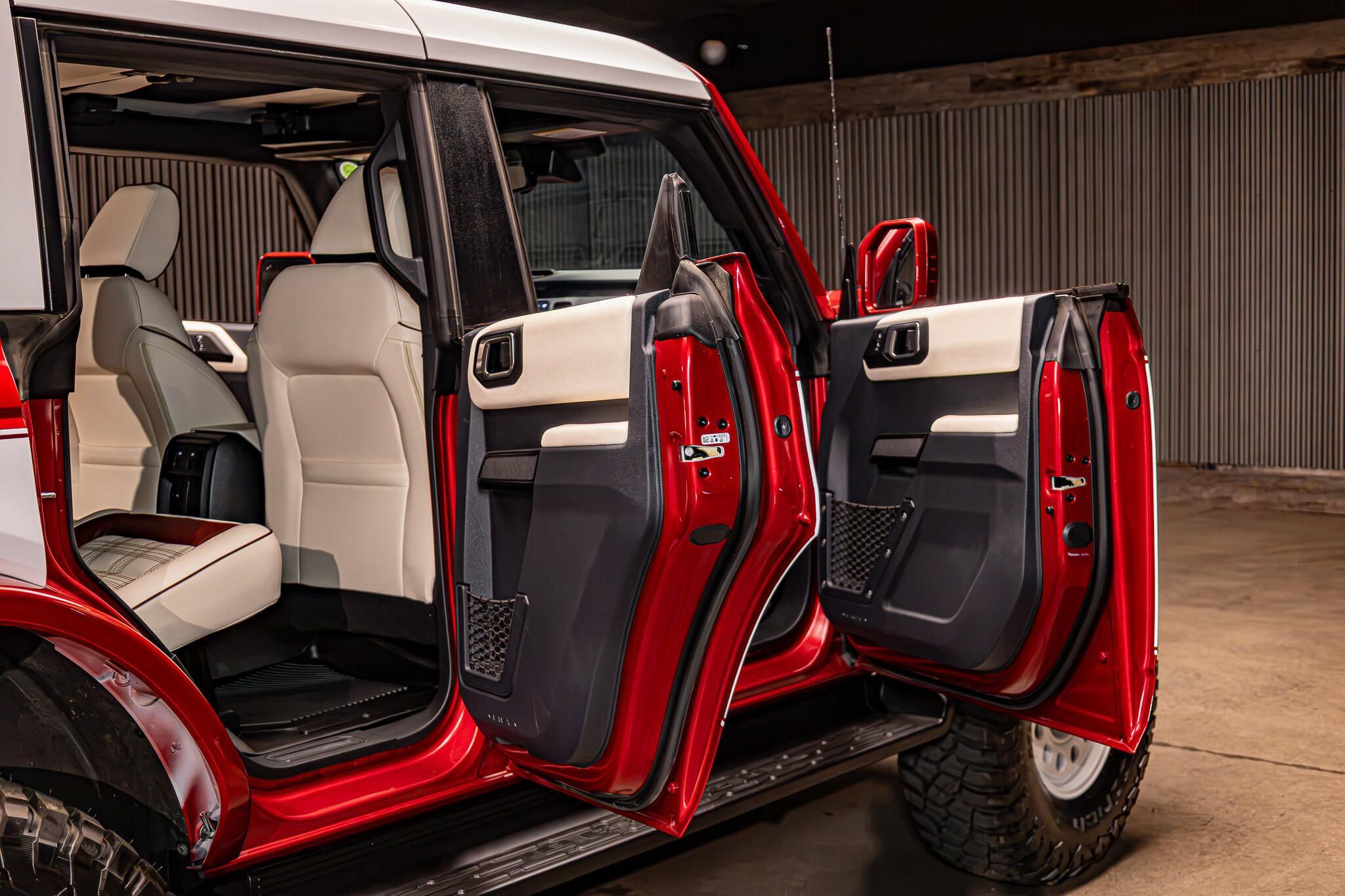 Used 2025 Ford Bronco Heritage Edition AWD/4WD image 31