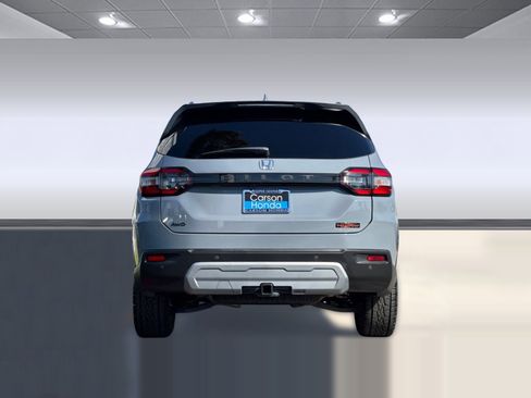 Certified 2025 Honda Pilot TrailSport image 9