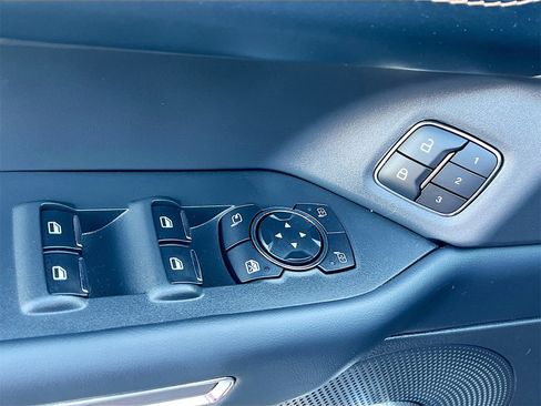 Used 2024 Ford Expedition Platinum image 18