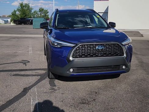 Certified 2025 Toyota Corolla Cross XLE AWD/4WD image 4