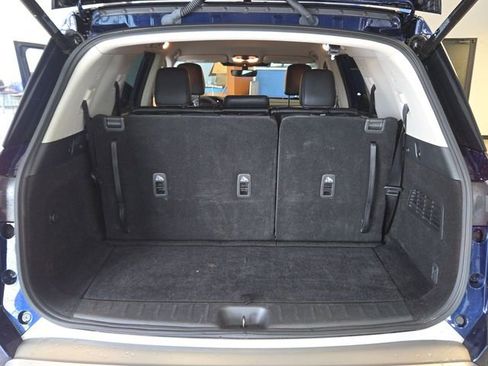 Used 2024 Nissan Pathfinder SL FWD image 23
